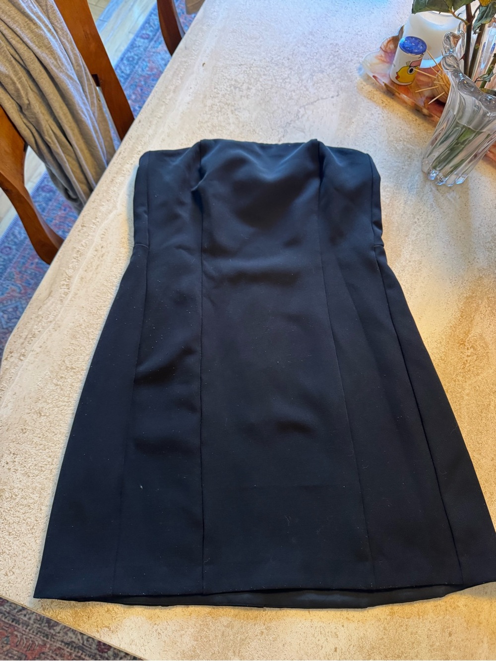 Tailored strapless gap LBD